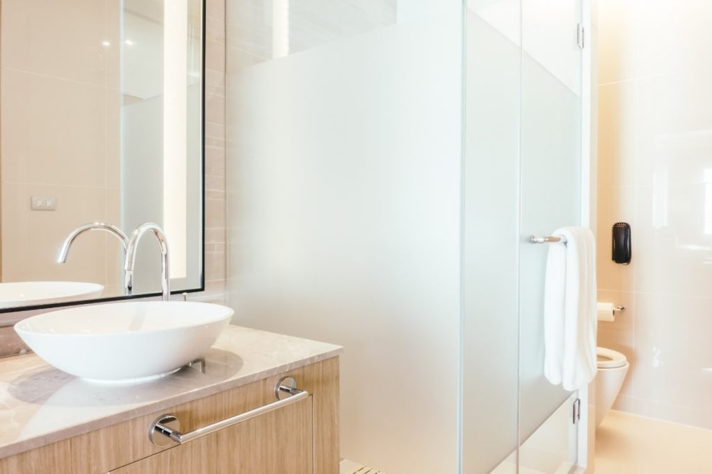 Mampara de baño para policarbonato